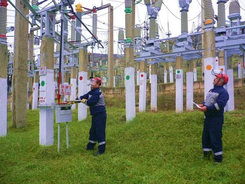 Выполнение оперативных переключений в электроустановках. Оперативные переключения по 10кв КТП УВН. Электромонтер тяговой подстанции РЖД. Электромонтер ОВБ РЭС. Дежурный подстанции.